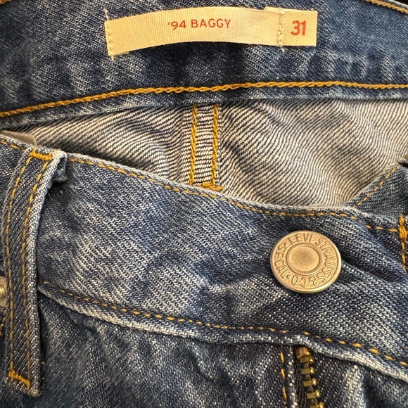 Levy Women's 94 Baggy Blue Jeans. New w/o tags! - Picture 4 of 5